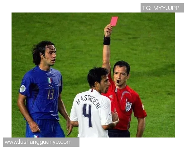 足球明星红牌瞬间大盘点揭示场上争议与激情的真实面貌
