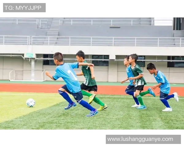 足球场上的旋律百位足球明星齐聚一堂献唱激情乐章