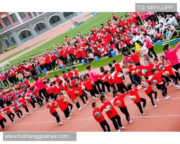 鸡冠头足球明星的传奇人生与赛场风采揭秘