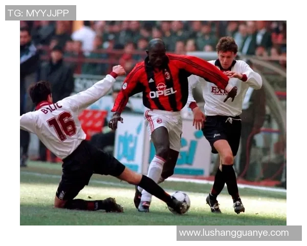 乔治与足球明星们的高清合影展现运动魅力与友谊瞬间